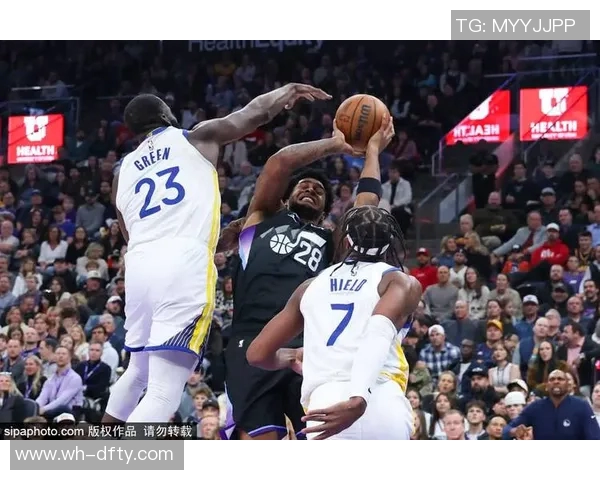 勇士与开拓者赛场冲突引发激烈打斗球迷热议双方球员情绪失控